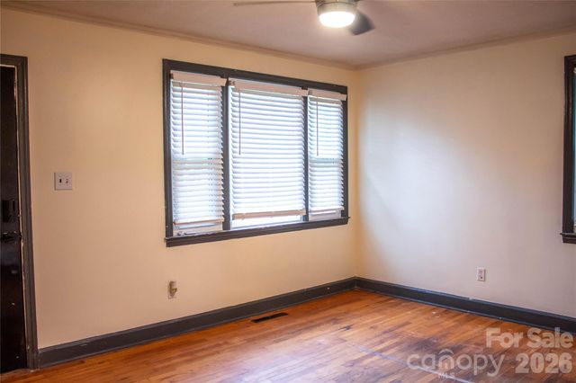 3413 1st Avenue Circle NW, Hickory, NC 28601