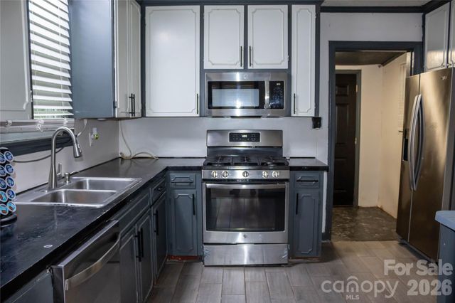 3413 1st Avenue Circle NW, Hickory, NC 28601