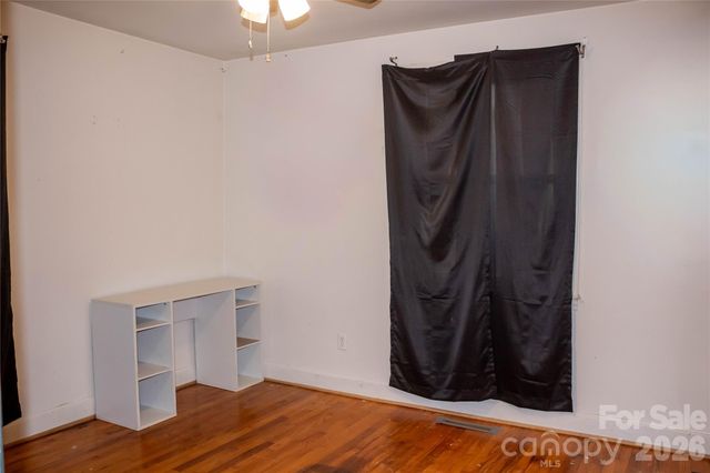 3413 1st Avenue Circle NW, Hickory, NC 28601