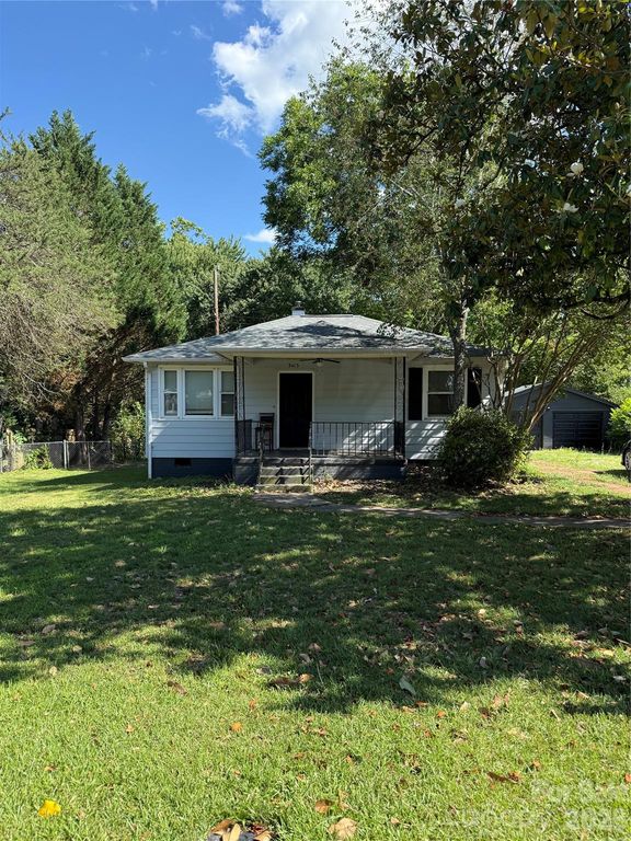 3413 1st Avenue Circle NW, Hickory, NC 28601