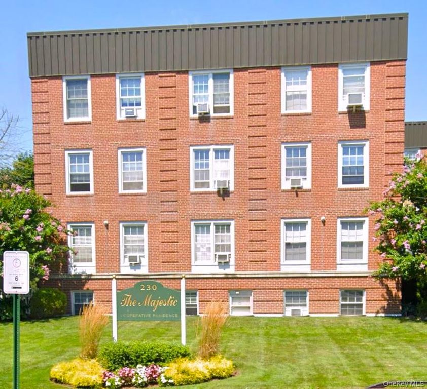 230 Central Ave 1F, Lawrence, NY 11559