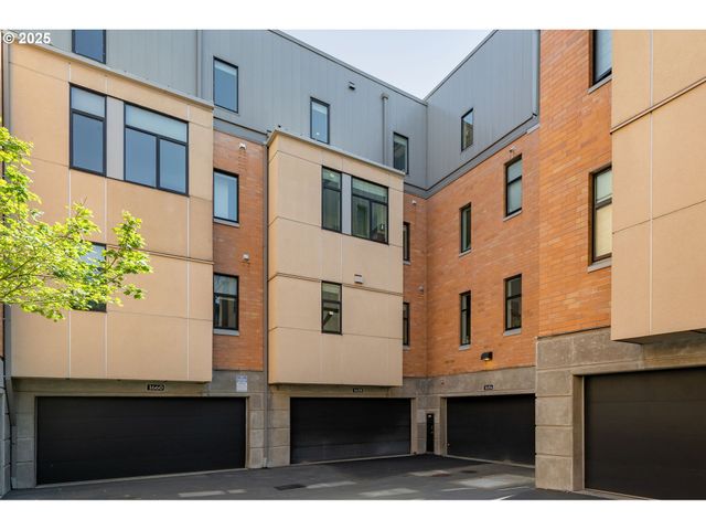 1658 Nw RIVERSCAPE St, Portland, OR 97209
