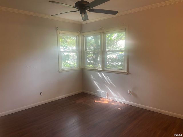 210 W CLARA Avenue, Peoria, IL 61614