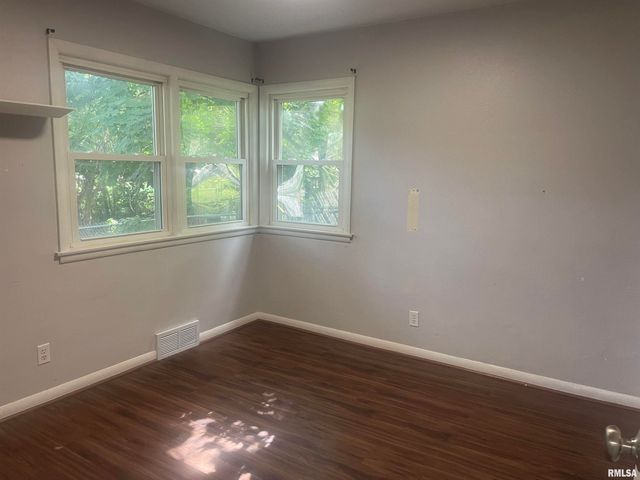 210 W CLARA Avenue, Peoria, IL 61614