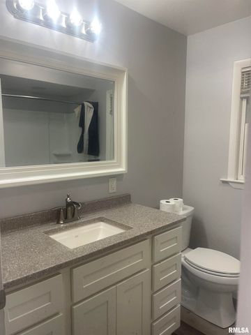 210 W CLARA Avenue, Peoria, IL 61614