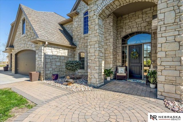 12611 Cottonwood Lane, Springfield, NE 68059