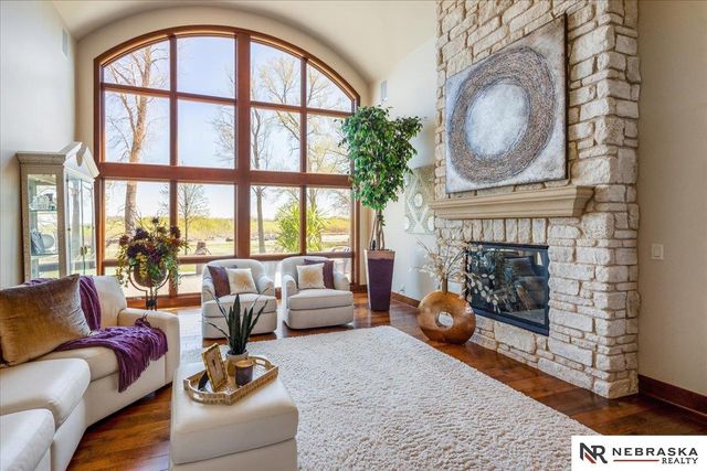 12611 Cottonwood Lane, Springfield, NE 68059