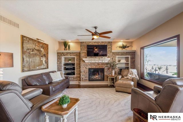 12611 Cottonwood Lane, Springfield, NE 68059
