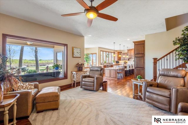 12611 Cottonwood Lane, Springfield, NE 68059