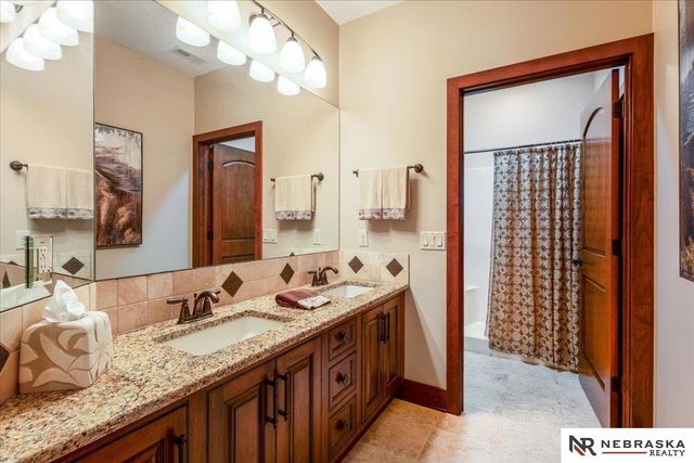 12611 Cottonwood Lane, Springfield, NE 68059