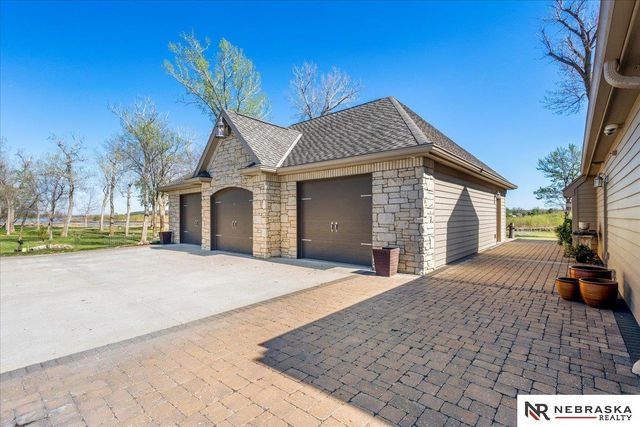 12611 Cottonwood Lane, Springfield, NE 68059
