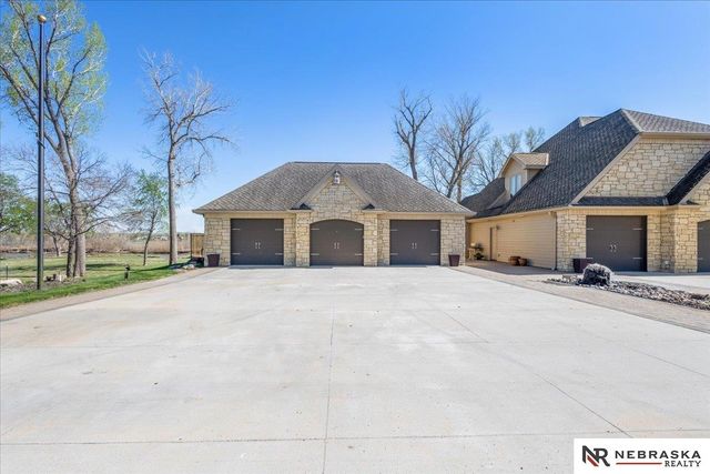 12611 Cottonwood Lane, Springfield, NE 68059