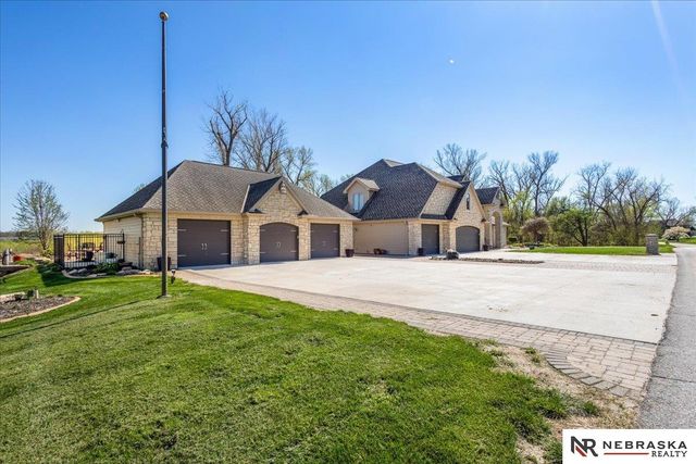 12611 Cottonwood Lane, Springfield, NE 68059