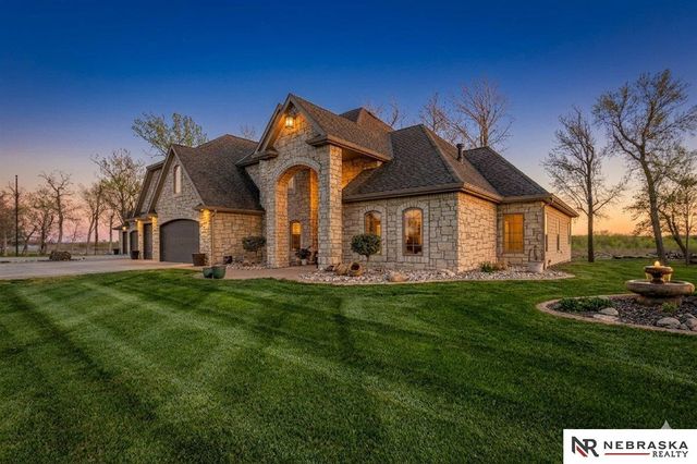 12611 Cottonwood Lane, Springfield, NE 68059