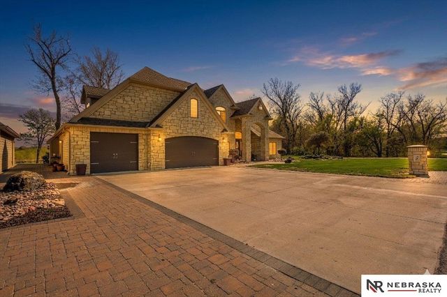 12611 Cottonwood Lane, Springfield, NE 68059