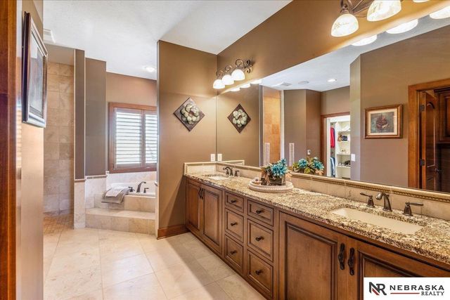 12611 Cottonwood Lane, Springfield, NE 68059