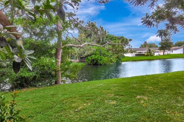 22 Via De Casas Sur 101, Boynton Beach, FL 33426