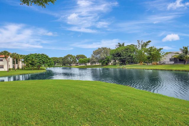 22 Via De Casas Sur 101, Boynton Beach, FL 33426