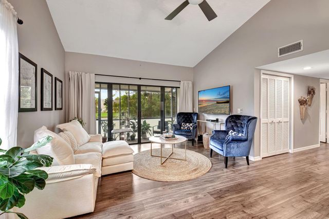 22 Via De Casas Sur 101, Boynton Beach, FL 33426