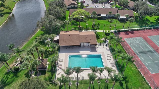 22 Via De Casas Sur 101, Boynton Beach, FL 33426