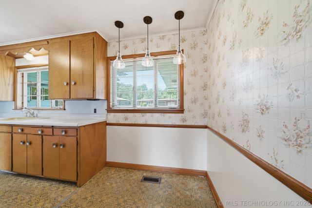 633 N Union Place, Tulsa, OK 74127