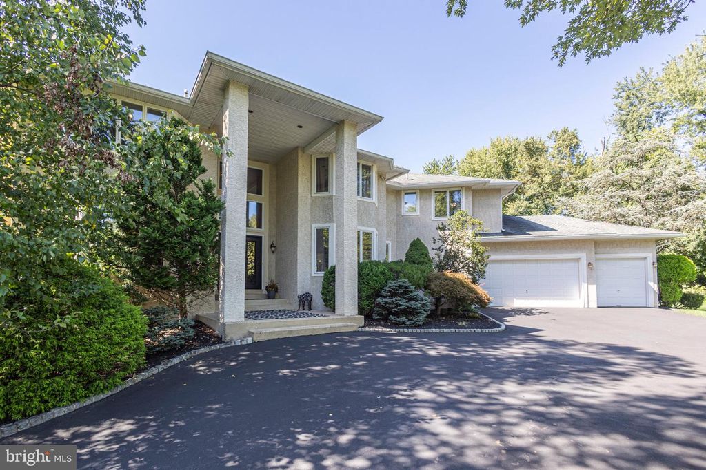 100 E HOLLAND RD, HOLLAND, PA 18966 — exterior