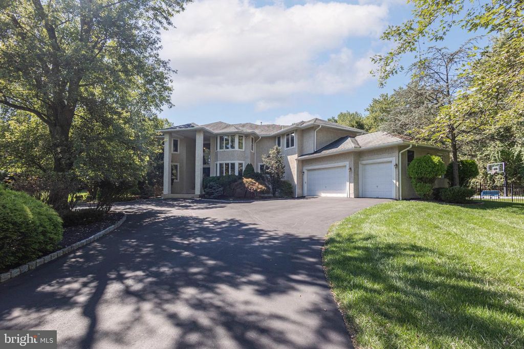 100 E HOLLAND RD, HOLLAND, PA 18966 — photo 2