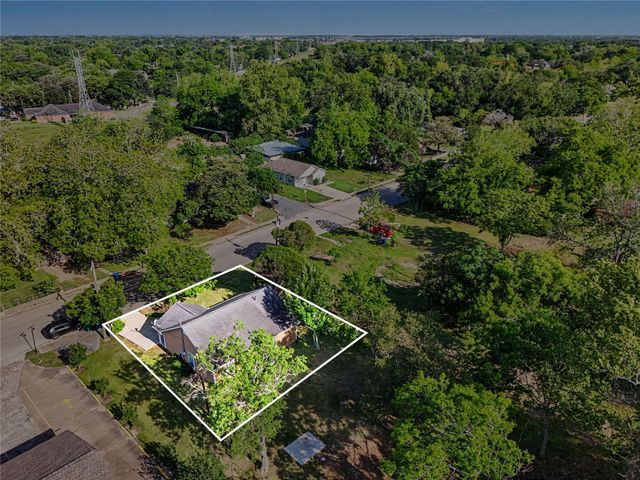 326 S Bell Drive, Texas City, TX 77591