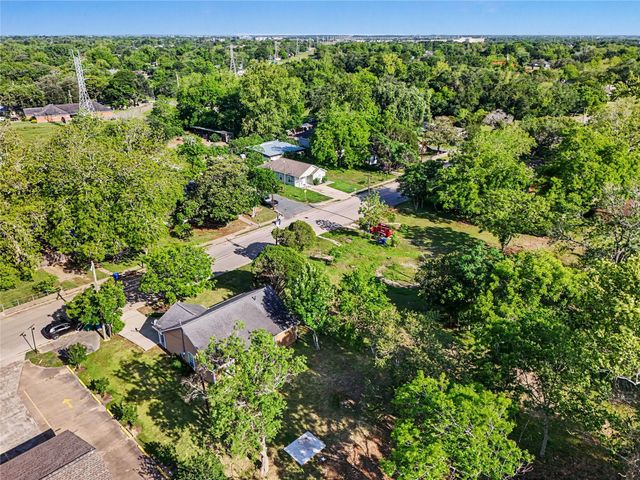 326 S Bell Drive, Texas City, TX 77591