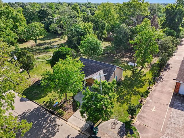 326 S Bell Drive, Texas City, TX 77591