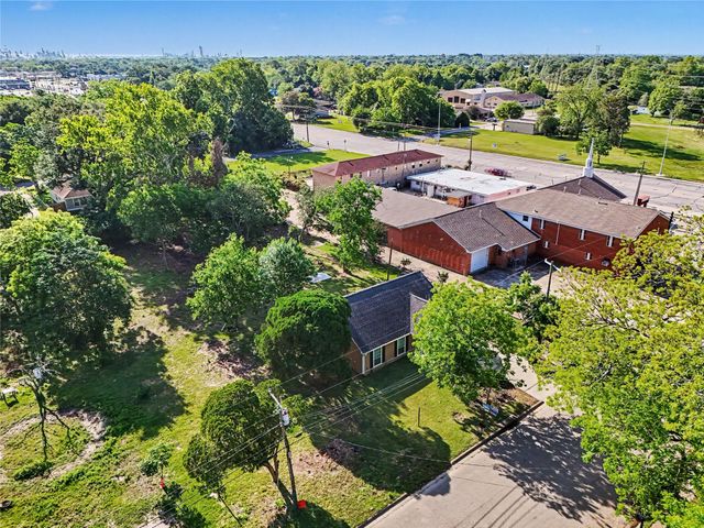 326 S Bell Drive, Texas City, TX 77591