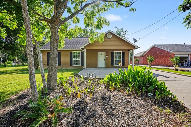 326 S Bell Drive, Texas City, TX 77591