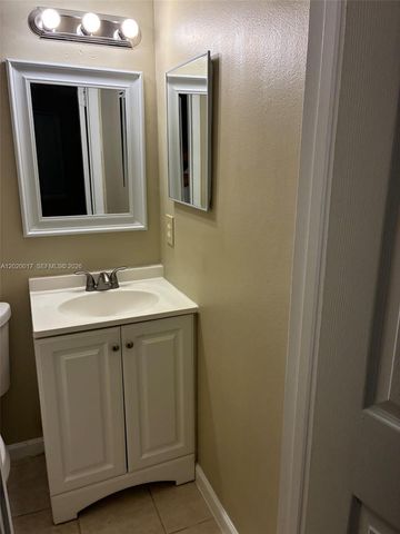 617 Ixoria Avenue 18, Fort Pierce, FL 34982