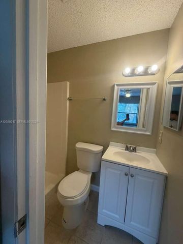 617 Ixoria Avenue 18, Fort Pierce, FL 34982
