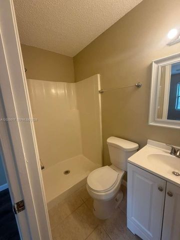 617 Ixoria Avenue 18, Fort Pierce, FL 34982