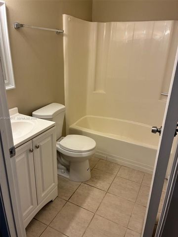 617 Ixoria Avenue 18, Fort Pierce, FL 34982