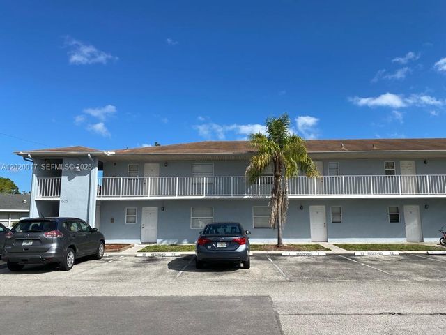 617 Ixoria Avenue 18, Fort Pierce, FL 34982