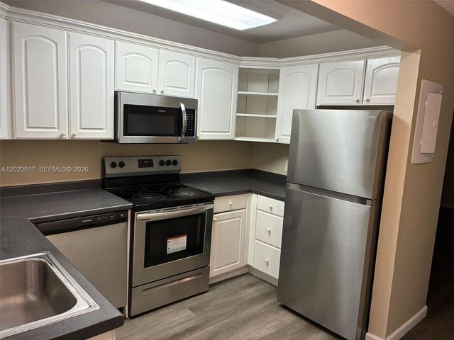 617 Ixoria Avenue 18, Fort Pierce, FL 34982