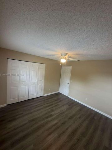 617 Ixoria Avenue 18, Fort Pierce, FL 34982