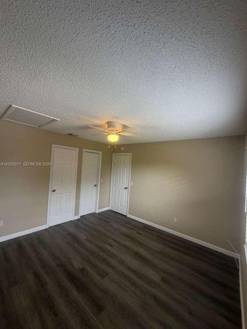 617 Ixoria Avenue 18, Fort Pierce, FL 34982