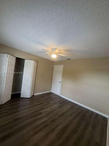 617 Ixoria Avenue 18, Fort Pierce, FL 34982