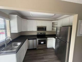 617 Ixoria Avenue 18, Fort Pierce, FL 34982
