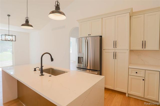 55050 Englewood Drive, Macomb, MI 48042