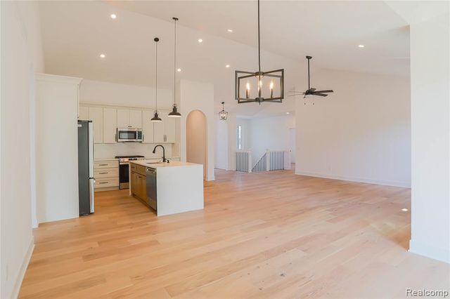 55050 Englewood Drive, Macomb, MI 48042