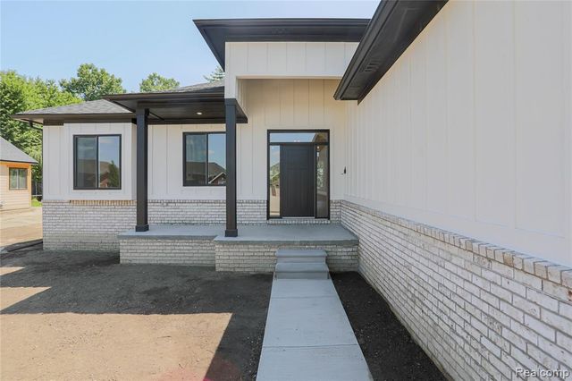 55050 Englewood Drive, Macomb, MI 48042