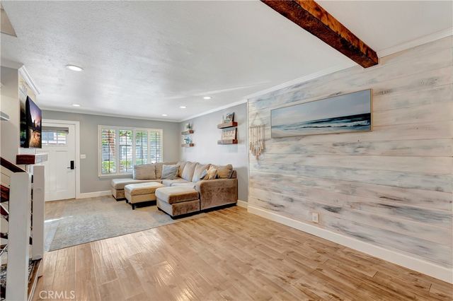 107 Yorktown Lane, Costa Mesa, CA 92626