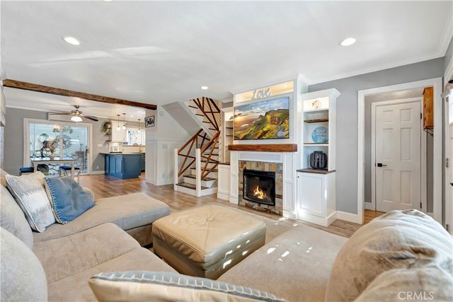 107 Yorktown Lane, Costa Mesa, CA 92626