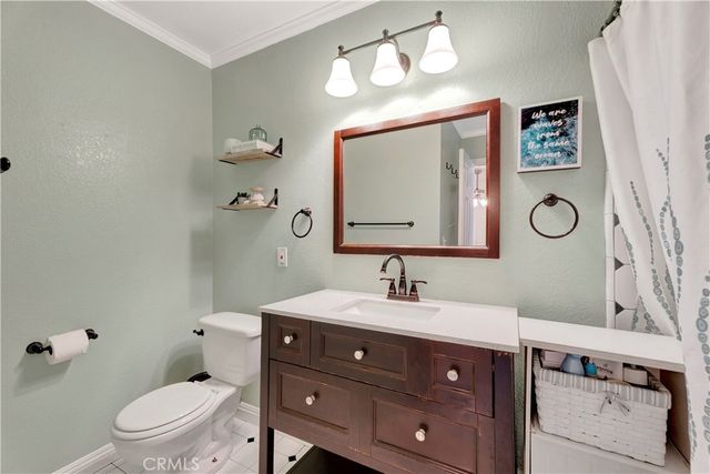 107 Yorktown Lane, Costa Mesa, CA 92626