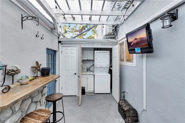 107 Yorktown Lane, Costa Mesa, CA 92626