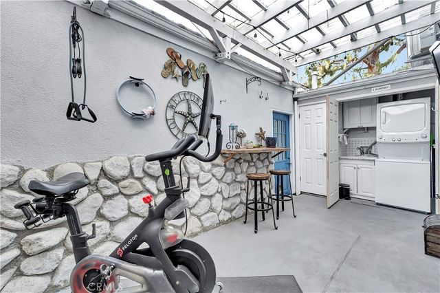 107 Yorktown Lane, Costa Mesa, CA 92626